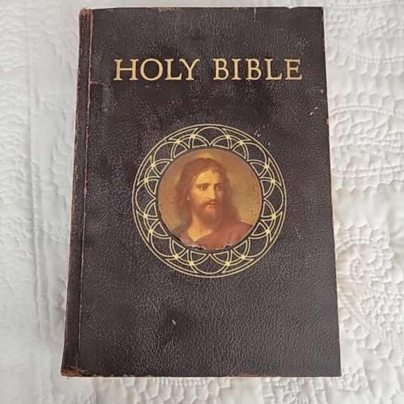 The Holy Bible: 1953 Catholic Action Edition, Good Will Color Illustrations - Picture 1 of 11